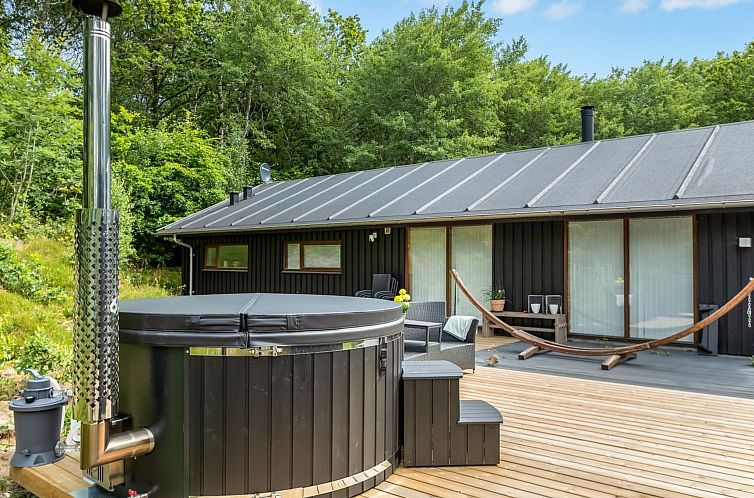 Vakantiehuis "Thorine" - 750m from the sea