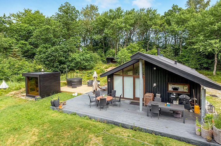Vakantiehuis "Thorine" - 750m from the sea