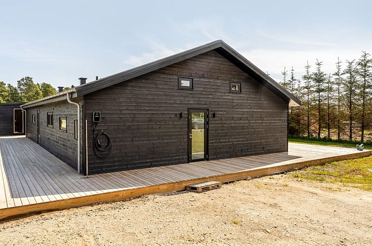 Vakantiehuis "Mads" - 700m from the sea