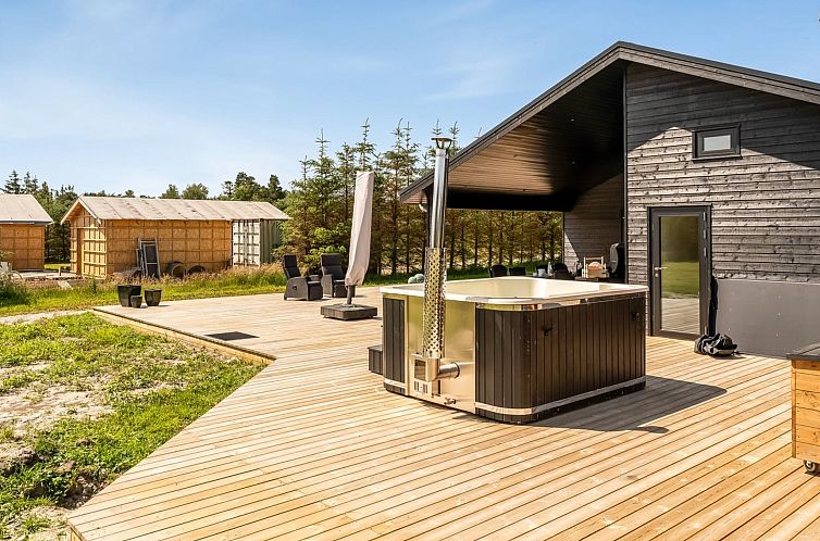 Vakantiehuis "Mads" - 700m from the sea