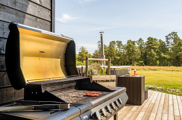 Vakantiehuis "Mads" - 700m from the sea