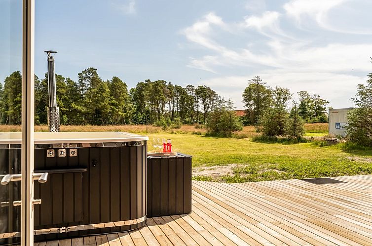 Vakantiehuis "Mads" - 700m from the sea