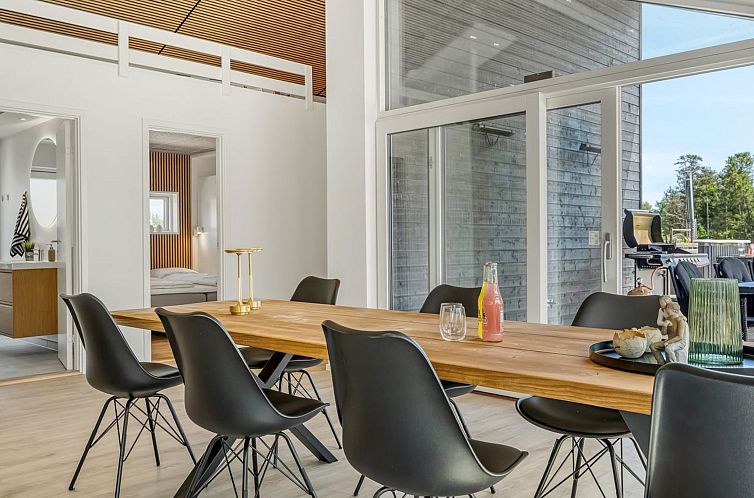 Vakantiehuis "Mads" - 700m from the sea