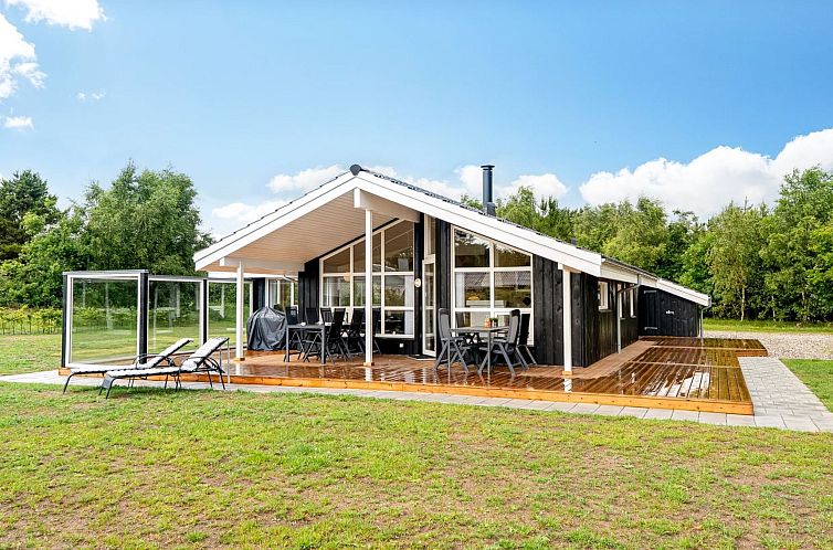 Vakantiehuis "Mads" - 700m from the sea