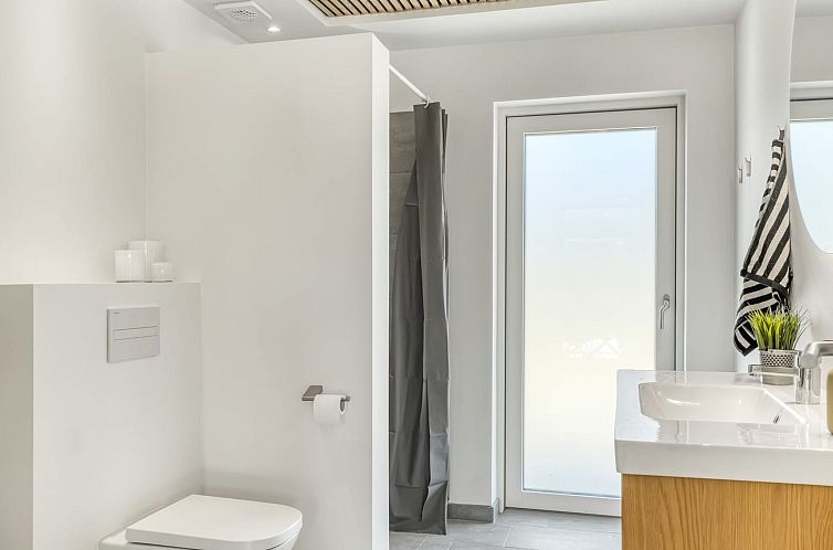 Vakantiehuis "Mads" - 700m from the sea