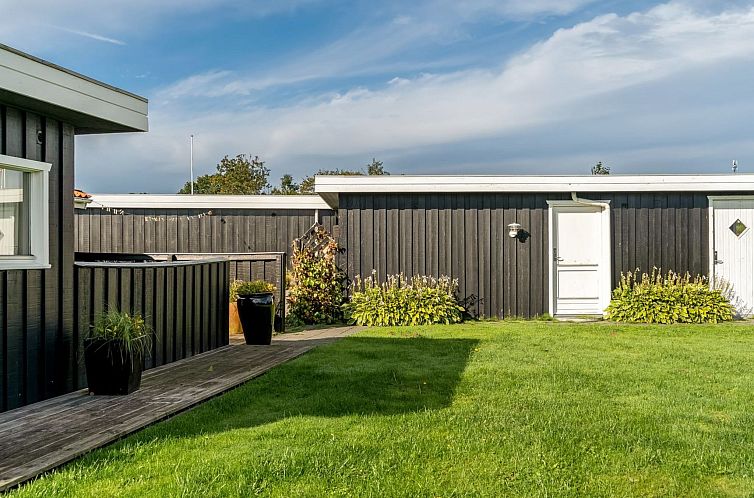 Vakantiehuis "Elik" - 500m from the sea