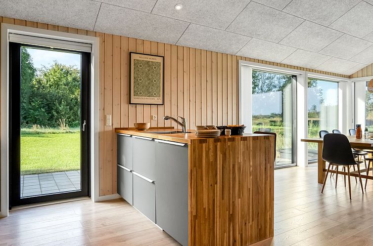 Vakantiehuis "Elik" - 500m from the sea