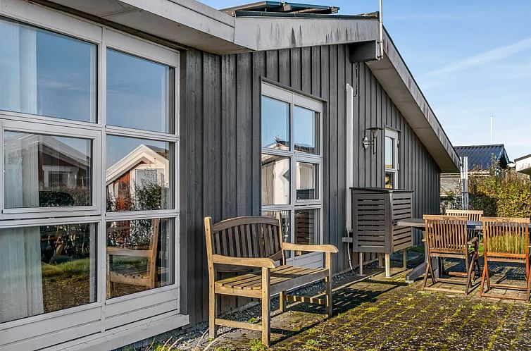 Vakantiehuis "Skarthi" - 200m from the sea