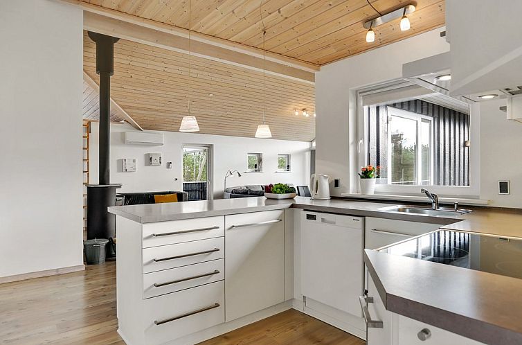 Vakantiehuis "Lirim" - 50m from the sea