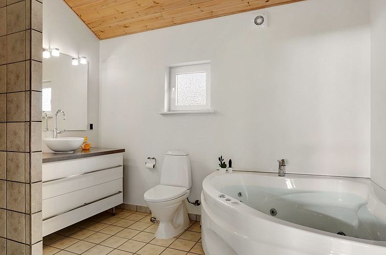 Vakantiehuis "Lirim" - 50m from the sea