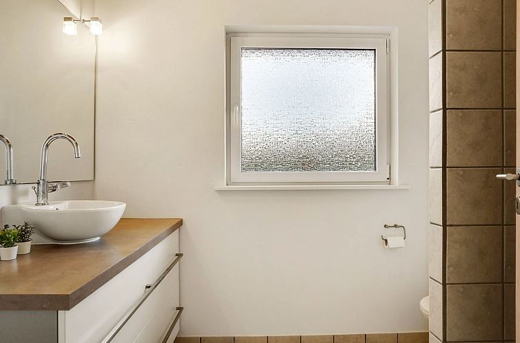 Vakantiehuis "Lirim" - 50m from the sea