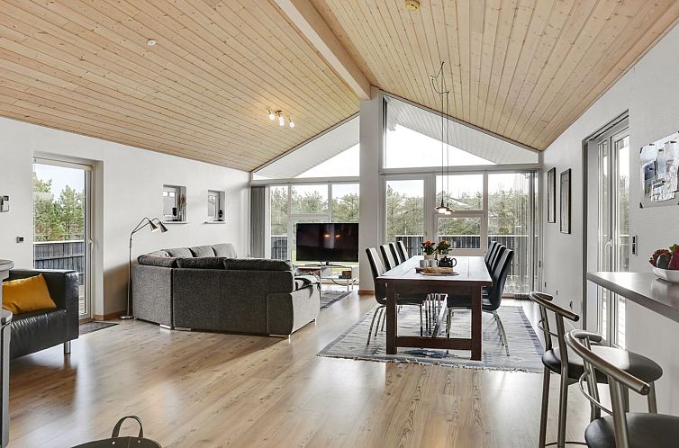 Vakantiehuis "Lirim" - 50m from the sea