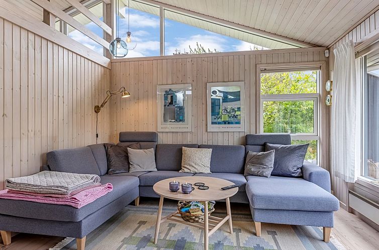 Vakantiehuis "Anouk" - 2km from the sea