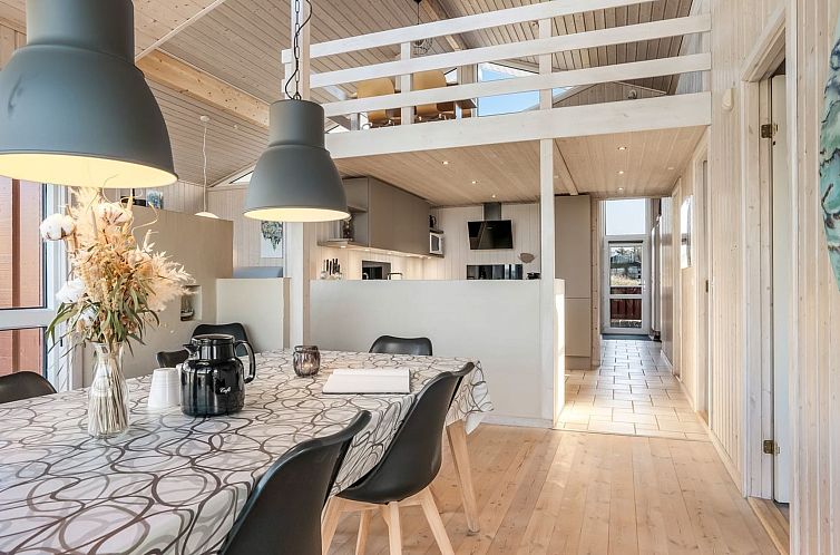 Vakantiehuis "Ludviga" - 400m from the sea