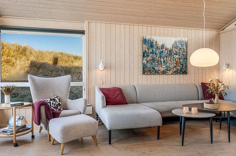 Vakantiehuis "Ludviga" - 400m from the sea