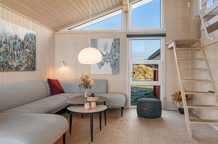 Vakantiehuis "Ludviga" - 400m from the sea