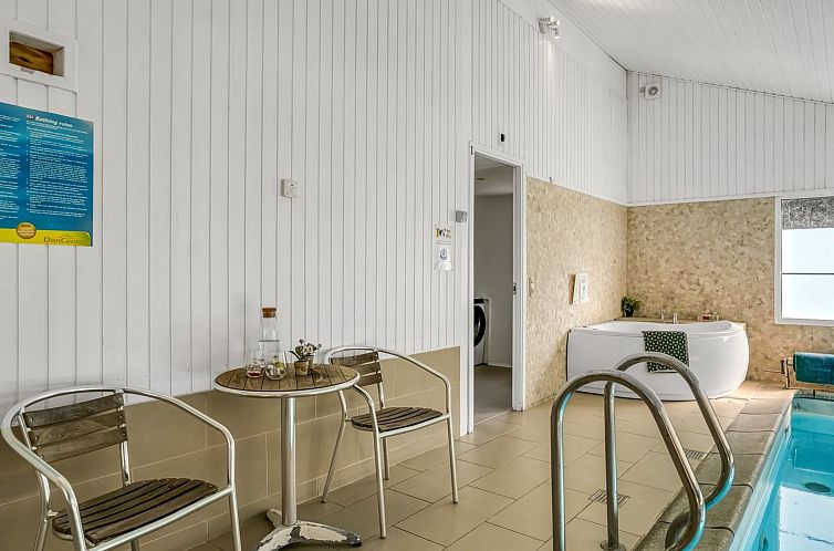 Vakantiehuis "Arild" - 900m from the sea