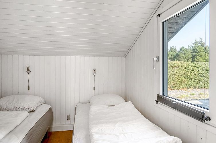 Vakantiehuis "Arild" - 900m from the sea