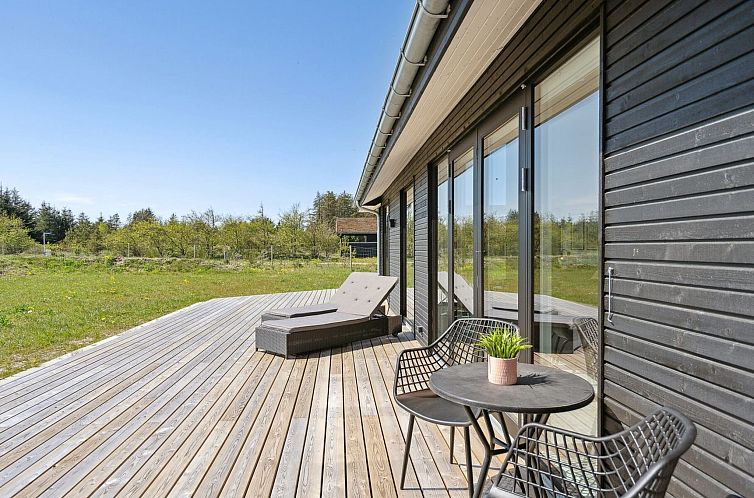 Vakantiehuis "Fredrika" - 1.5km from the sea