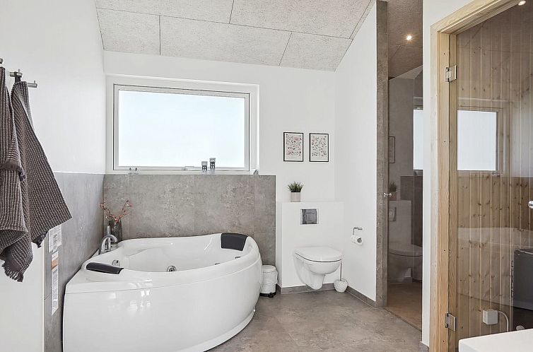 Vakantiehuis "Fredrika" - 1.5km from the sea