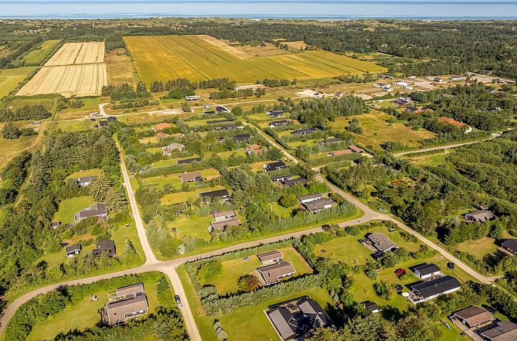 Vakantiehuis "Ema" - 1.9km from the sea