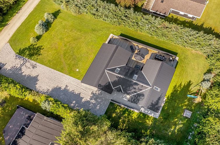 Vakantiehuis "Ema" - 1.9km from the sea