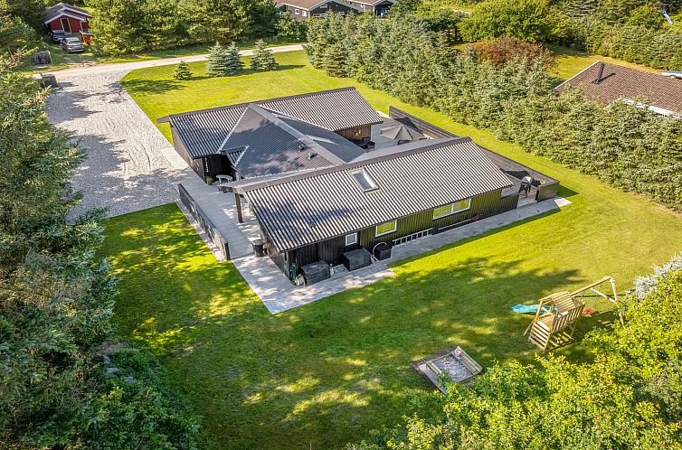 Vakantiehuis "Ema" - 1.9km from the sea