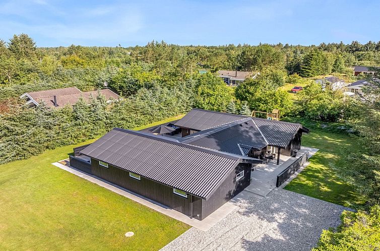Vakantiehuis "Ema" - 1.9km from the sea