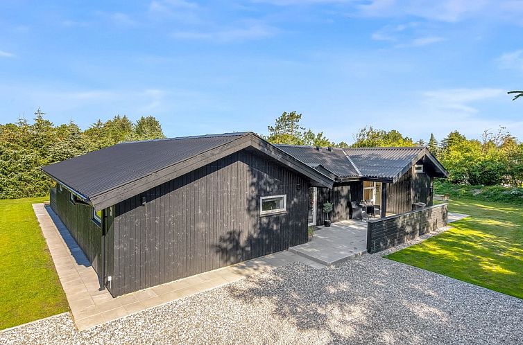 Vakantiehuis "Ema" - 1.9km from the sea