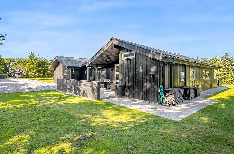 Vakantiehuis "Ema" - 1.9km from the sea