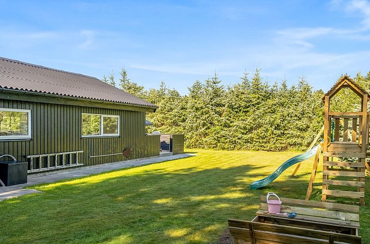 Vakantiehuis "Ema" - 1.9km from the sea