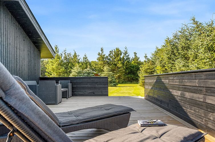 Vakantiehuis "Ema" - 1.9km from the sea