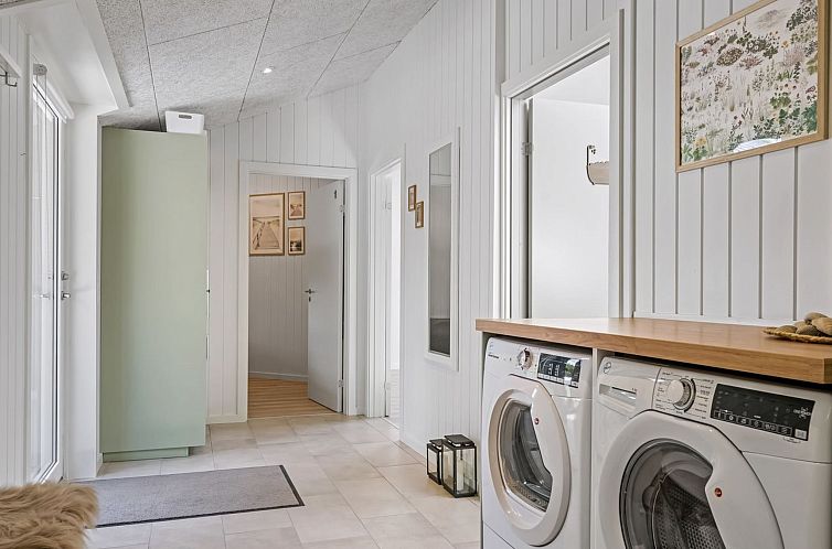 Vakantiehuis "Ema" - 1.9km from the sea