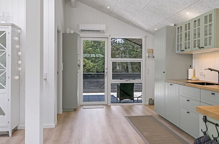 Vakantiehuis "Ema" - 1.9km from the sea