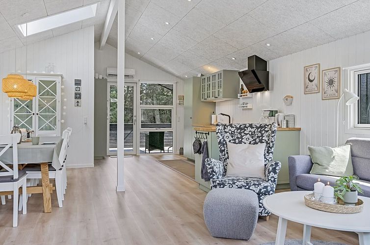 Vakantiehuis "Ema" - 1.9km from the sea