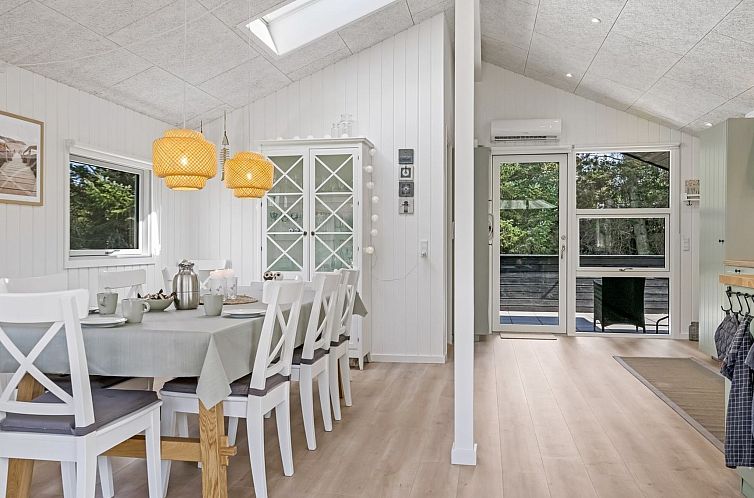 Vakantiehuis "Ema" - 1.9km from the sea