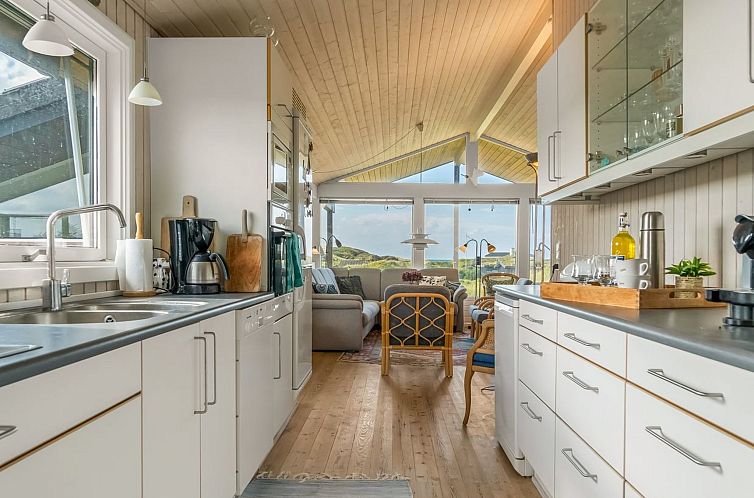 Vakantiehuis "Myrna" - 250m from the sea