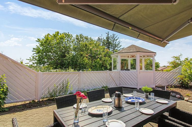 Vakantiehuis "Larisa" - 250m from the sea