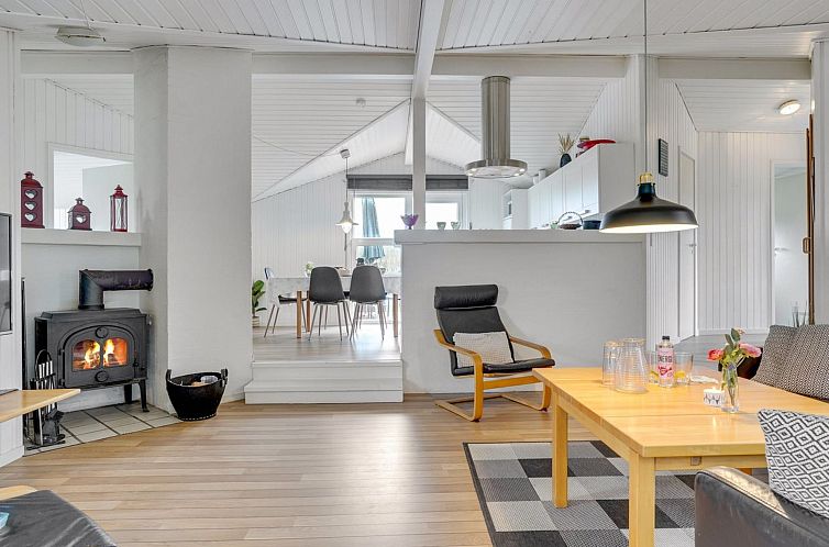 Vakantiehuis "Larisa" - 250m from the sea