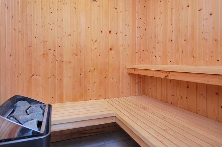 Vakantiehuis "Larisa" - 250m from the sea