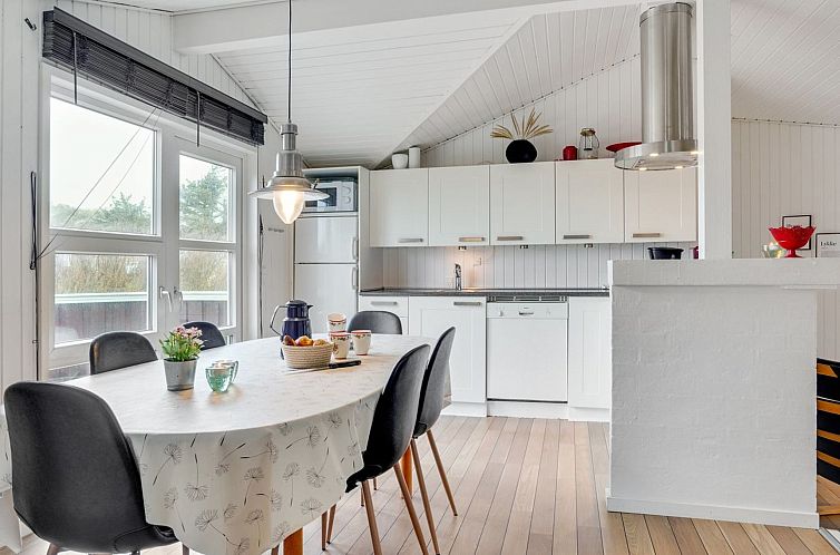 Vakantiehuis "Larisa" - 250m from the sea