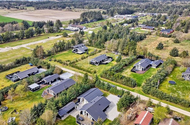 Vakantiehuis "Gustina" - 1.2km from the sea