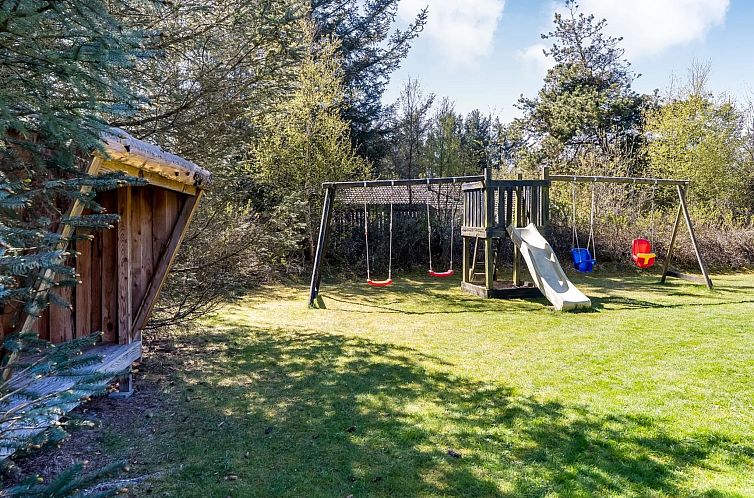Vakantiehuis "Gustina" - 1.2km from the sea