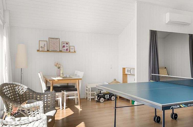 Vakantiehuis "Gustina" - 1.2km from the sea