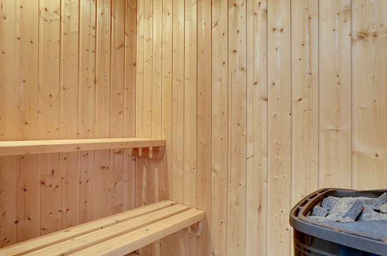 Vakantiehuis "Gustina" - 1.2km from the sea