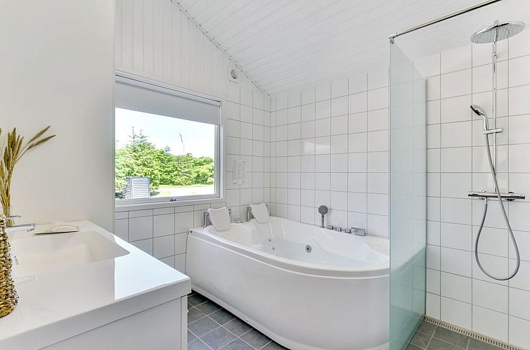 Vakantiehuis "Gustina" - 1.2km from the sea