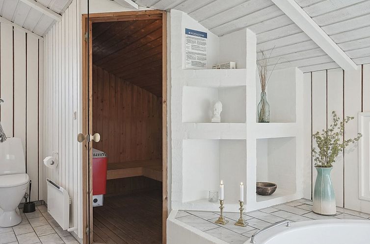 Vakantiehuis "Dijana" - 150m from the sea