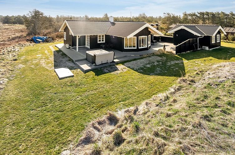 Vakantiehuis "Djuna" - 550m from the sea