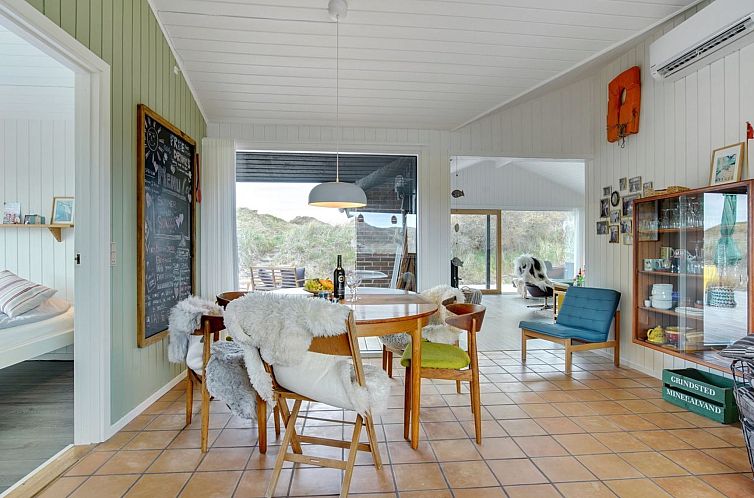 Vakantiehuis "Djuna" - 550m from the sea