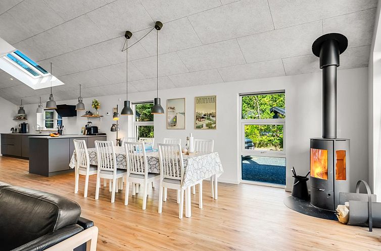Vakantiehuis "Roska" - 1.3km from the sea